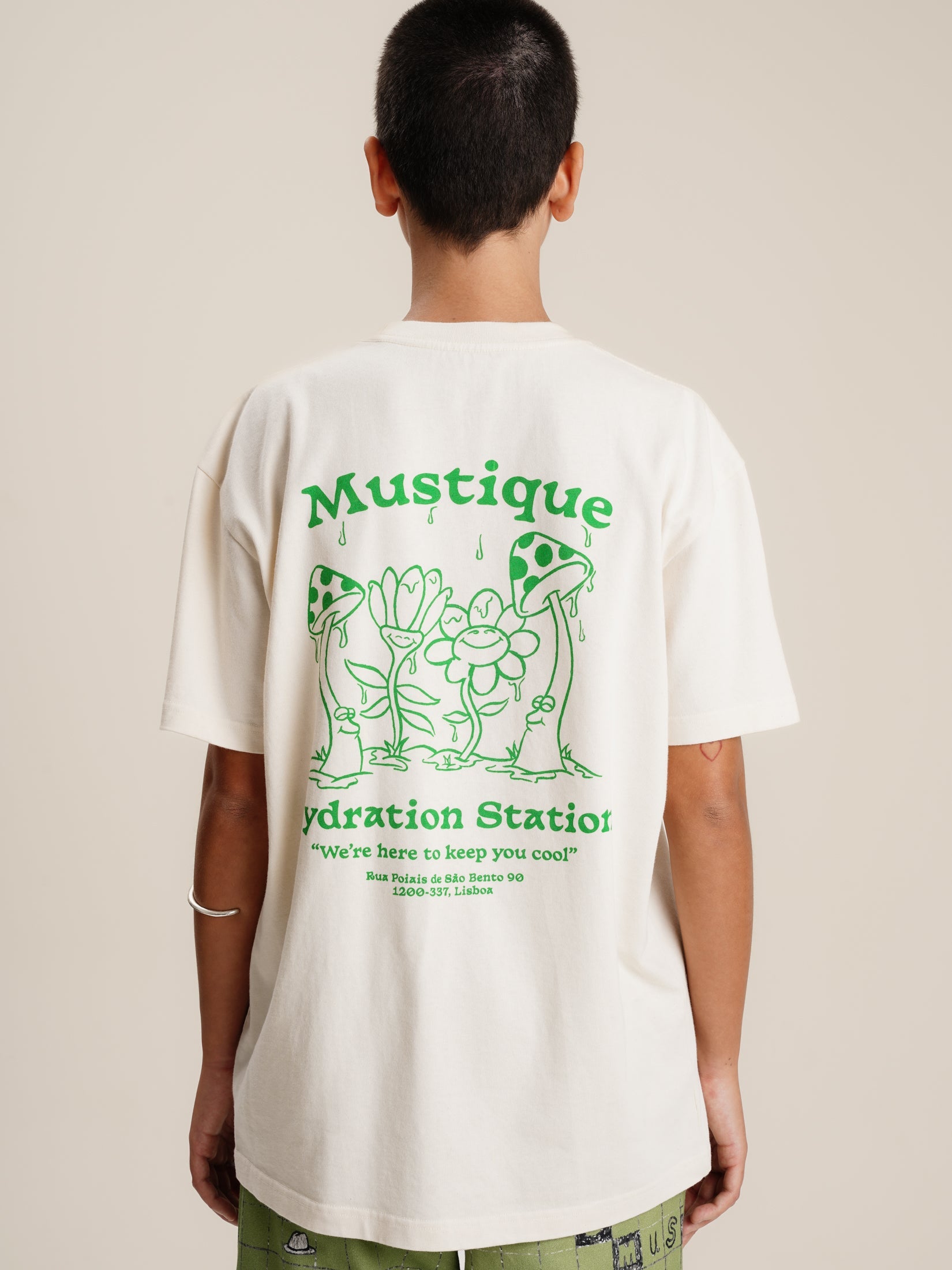 HYDRATION STATION T-SHIRT IN ECRU