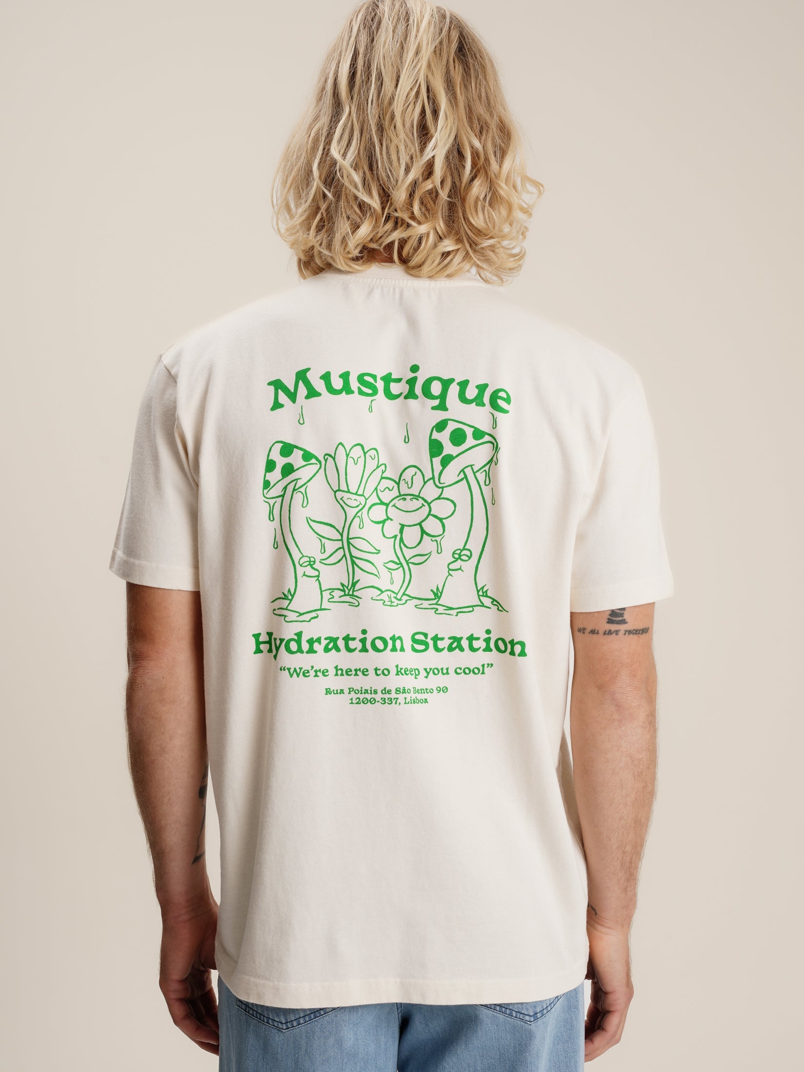 HYDRATION STATION T-SHIRT IN ECRU