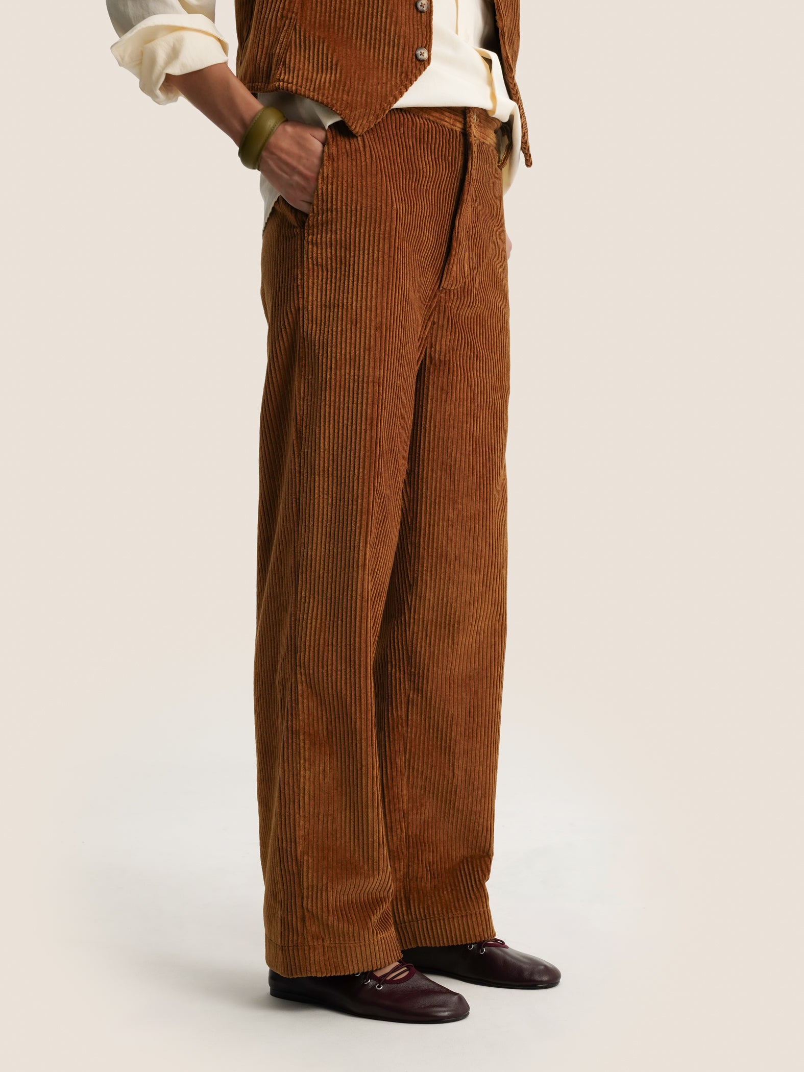 BROWN CORDUROY TROUSERS