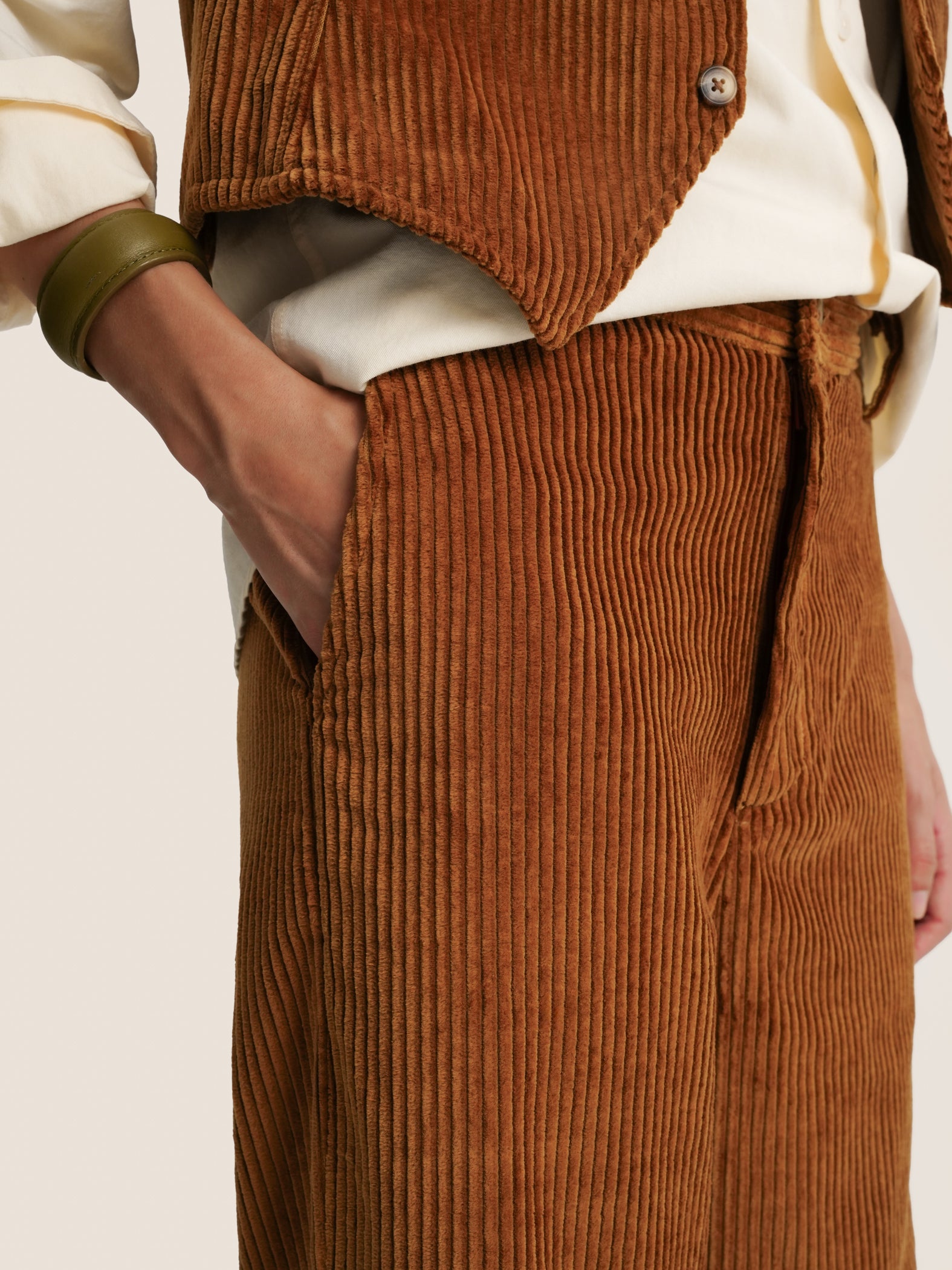 BROWN CORDUROY TROUSERS